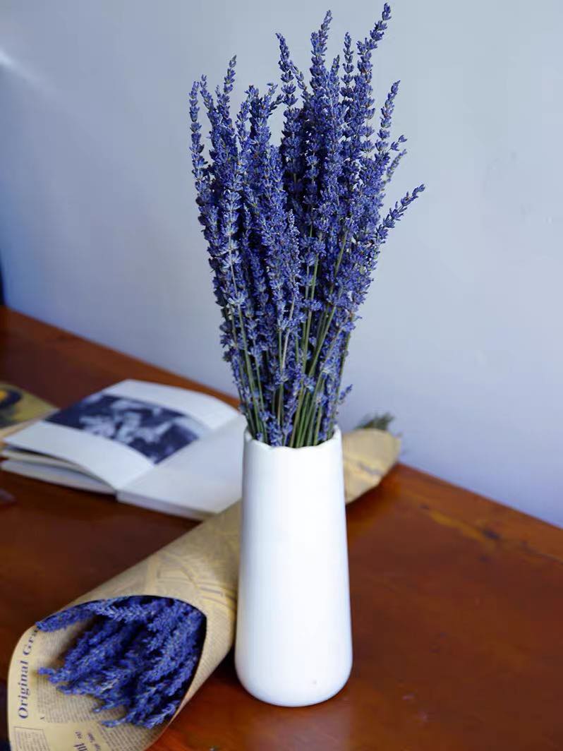 Binh-hoa-lavender-de-ban