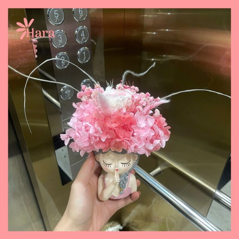 Chậu hoa khô cô gái mini Hara52